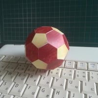 りんごに見えますか？ ～ サッカーボールを「りんごの皮むき」の型紙（展開図）で組み立てます