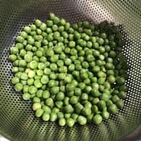 多量のスナップエンドウと懐かしい味