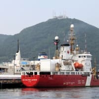 カナダ沿岸警備艇・小型砕氷船   “SIR WILFRID LAURIER” 、若松ふ頭に入港．．．