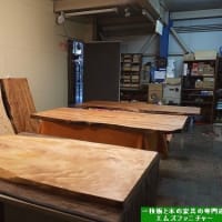 ２８４７、明日は、お店の定休日火曜日です。一枚板と木の家具の専門店エムズファニチャーです。