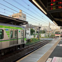 なかなか開かない踏切