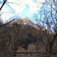 ブログ241108 母と娘の上高地旅～河童橋から明神池--その8〜穂高奥宮参道入口碑から明神橋へ〜