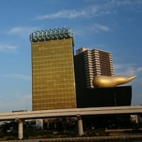 魂のモニュメントとスカイツリー