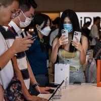 iPhone、中国で大幅値引き　廉価スマホに対抗