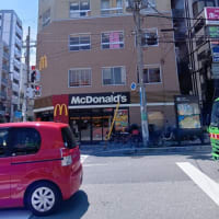 本日のランチはLINEのサムライマック３０円引きクーポンにつられてマクド桃谷店へ。