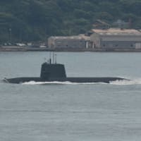 関門海峡　海上自衛隊潜水艦　浮上航行姿　おやしお型