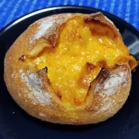 【07/10昼食】チェダーチーズブール、チーズチーズなパンなんだね：D