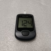 キャベツ太郎を食べて血糖値を測定！