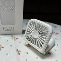 暑さ対策に、スマホサイズの、FRAIS SMART HANDY FAN（Francfranc） ＆ すいかジュース飲んでいます　〜♪