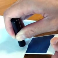 ニュース  ライフ  天才的発想！　割り箸の袋を使ってきれいにハンコを押す方法 天才的発想！　割り箸の袋を使ってきれいにハンコを押す方法