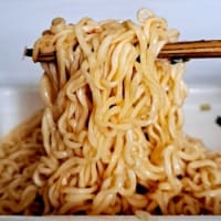 ペヤングの挑戦　　　　 ペヤングー贅沢やきそば蟹トマト味 