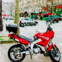 パリの街角　赤バイク