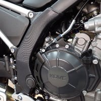 KOVE 800X-RALLY に、新製品のアシストサイドグリップを取付けてみました！持ち手が増えて安心ですね！