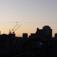 ビルの底辺に