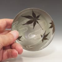 本物の植物の葉紋で装飾した特徴あるやきもの日田焼（大分）