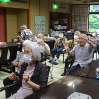 向日葵のクラフト完成＆イス体操♪