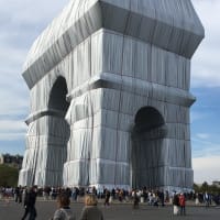 ▶クリスト＆ジャンヌ＝クロードによる、パリの凱旋門を包むアート「L’Arc de Triomphe, Wrapped」が公開。