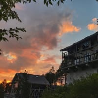 都会的なオシャレな住まいと八ヶ岳での田舎暮らし