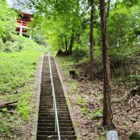 道了様の階段に手摺りが出来ました　