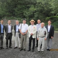 日本財団の笹川会長らに里山活動を説明しました