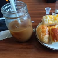 本日のランチは焼き立てパン食べ放題のグリル&ベーカリー THE SEASON ミント神戸店へ。
