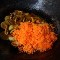 0925夕食：ヒラキナメコとニンジンのパスタ