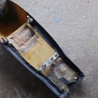 ドカティのシートをトライアンフへ・・？