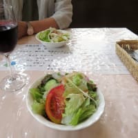 両国の「町の洋食屋さん　クインベル」を訪ねて　キッチンのオーナーシエフと若者に　自然体で出す技の凄さと誇りを感じた。