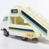 ジャンクトミカ　全日空タラップカー