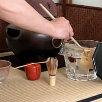 透明ガラスの水指