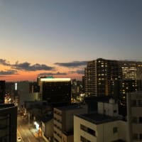 街中の夕日