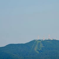 2025.06.29(日)AM06:32の藻岩山・平和祈念塔・手稲山・三角山・円山