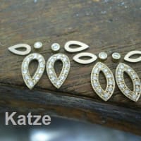 好評ピアス