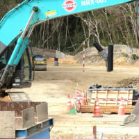 美謝川切り替え工事と辺野古弾薬庫新ゲート建設工事の様子