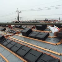 屋根工事。