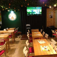 店内の椅子を変えました。