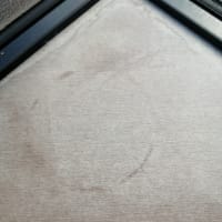 せっかくの出窓　おしゃれの為にせっせと・・・