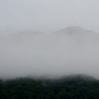 2025.06.22(日)AM07:07の藻岩山・平和祈念塔・手稲山・三角山・円山
