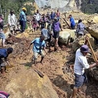 パプアニューギニア　　地滑りで甚大な被害　現地の部族間抗争　劣悪な治安状況　中国の協力申し出