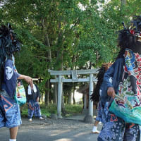 鳥居と八甫獅子舞