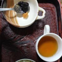 昼食　ごはんですよ　梅干し　麦茶