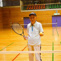スポーツセンターアリーナでテニス、後は温水プールでクールダウン。