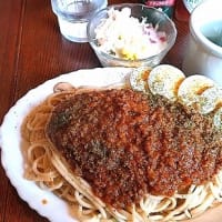 首伸ばしてミートソース食って意外で嬉しいマンガが出てて読んでチキンな夕餉一部豚