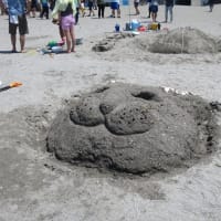 逗子海岸で「砂の芸術」イベントが開催。