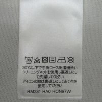 クリーニングでの見落とし　ニットサマーセーター（ルイヴィトン製）　黒いしみ　しみ抜き　綿素材