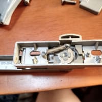 20年前のTOSTEM掃き出し窓のレバー修理