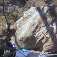 遊歩道岩「逆トラバースVar. 1級位」が登れた！