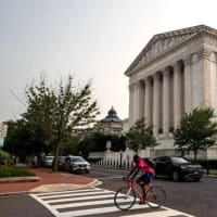 米最高裁　トランプ政権の第三国送還を容認　下級審の差し止めを一時停止