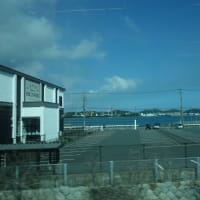 門司港へJRで向かう普通列車の風景