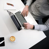 今、副業が増えている理由